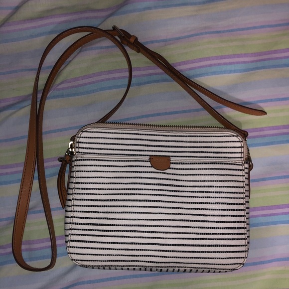 Fossil Crossbody - Picture 1 of 9